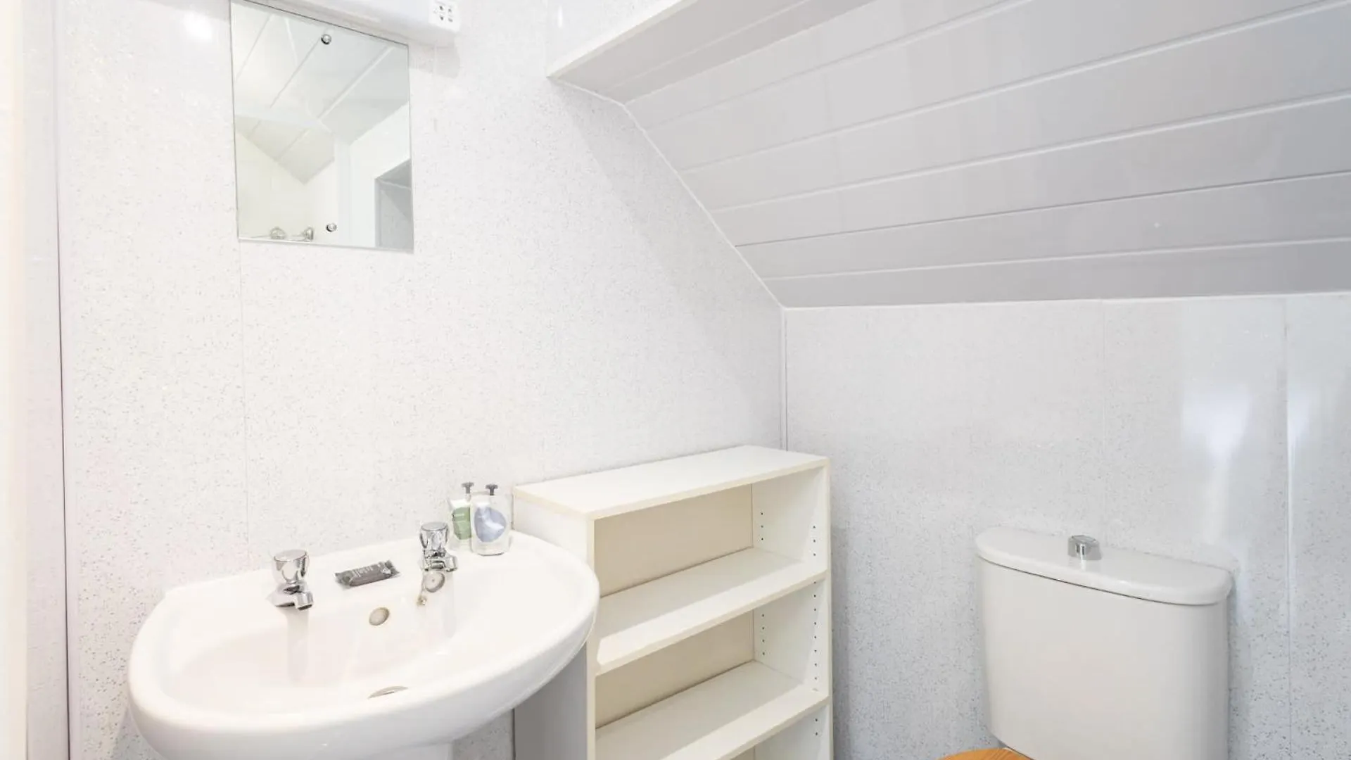 Host & Stay - Farthings Whitby Holiday home